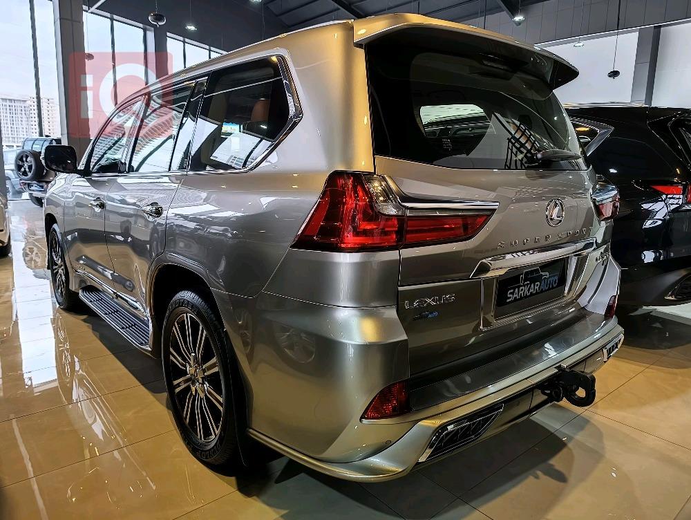 Lexus LX